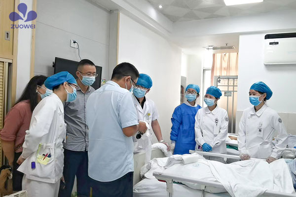 深圳市宝安人民医院引进大小便智能护理机器人，由传统人工护理升级为自动化智能护理！