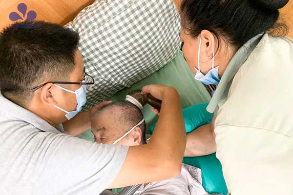 科技赋能智慧养老丨作为科技智能护理设备正式上岗为广西柳州白云颐养中心老人提供服务
