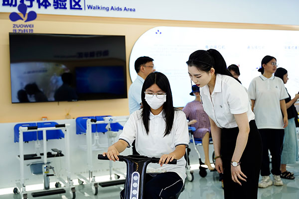 广州市侨光财经职业技术学校师生莅临作为科技，共探产学研融合新路径