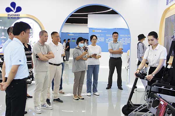 广东省德耆慈善基金会理事长胡兴民莅临作为科技考察，共探养老服务新路径