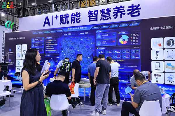 作为科技闪耀2025深圳智慧养老展，以AI⁺赋能智慧养老新生态
