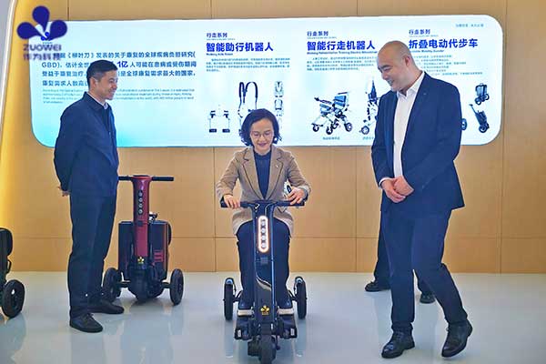 广西发展改革委罗陈娟副主任调研作为科技,高度认可智能护理机器人应用成效 广西发展改革委罗陈娟副主任调研作为科技,高度认可智能护理机器人应用成效