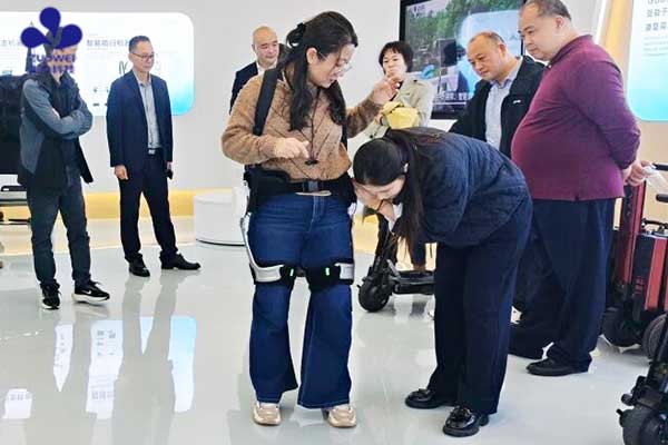 柳州市社会福利院组织干部职工莅临作为科技，AI技术赋能养老服务升级