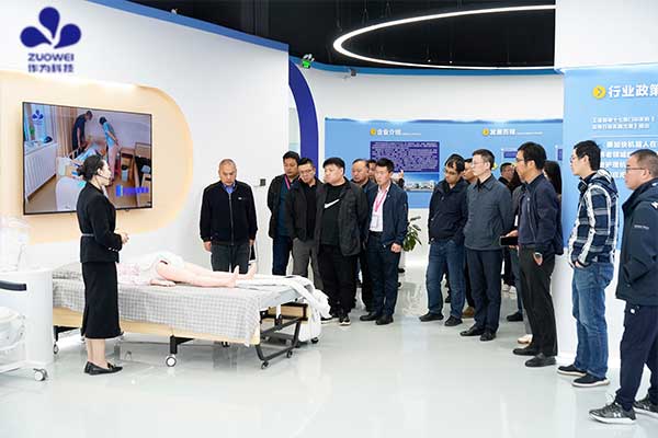 温江区银发经济高质量发展培训班学员莅临作为科技，共推银发经济高质量发展