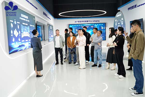 长江商学院硬科技×AI班校友莅临作为科技,解码AI+智慧养老新未来 长江商学院硬科技×AI班校友莅临作为科技,解码AI+智慧养老新未来